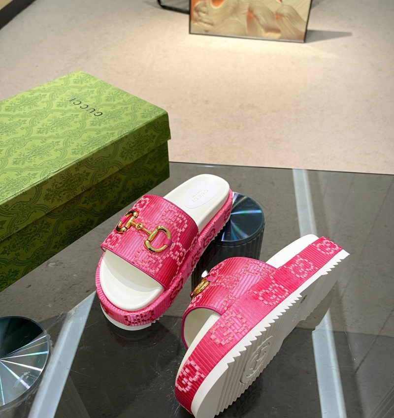 G*u*i slippers